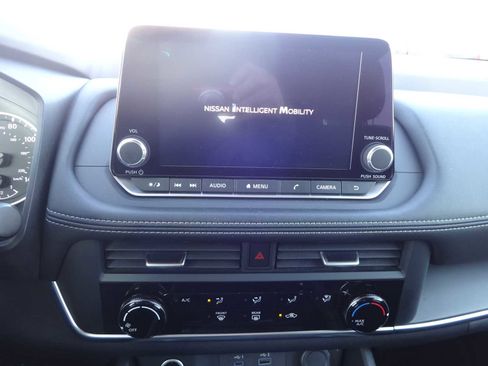 Used 2023 Nissan Rogue S image 16