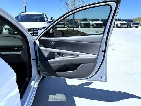 Used 2023 Hyundai Elantra SEL FWD image 17