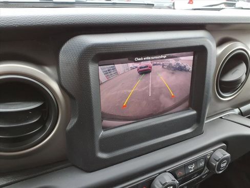 Used 2021 Jeep Wrangler Sport S image 24