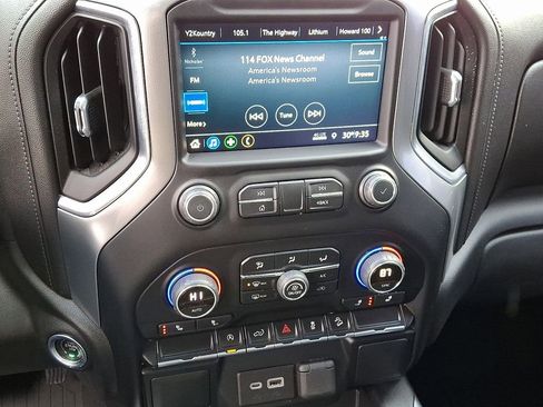 Used 2022 Chevrolet Silverado 1500 RST image 17