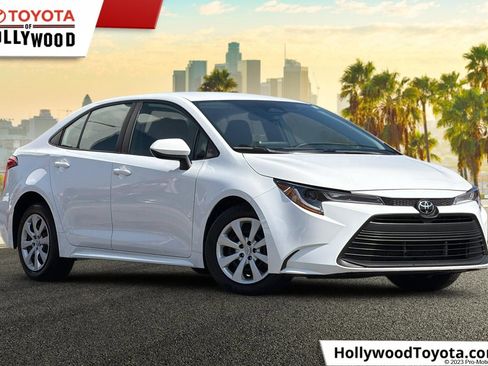 Certified 2025 Toyota Corolla LE FWD image 1