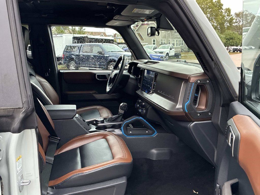Used 2023 Ford Bronco Outer Banks AWD/4WD image 9