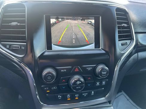 Used 2020 Jeep Grand Cherokee Laredo AWD/4WD image 10