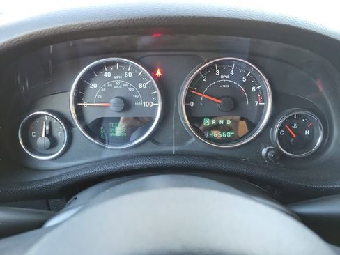 Used 2018 Jeep Wrangler Unlimited Sahara w/ Connectivity Group image 29