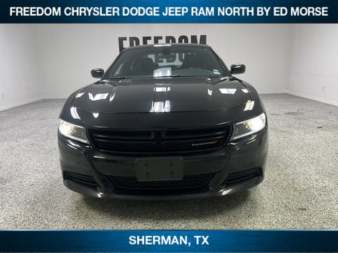 Used 2022 Dodge Charger SXT image 2