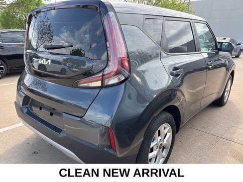 Used 2025 Kia Soul LX w/ LX Technology Package image 4