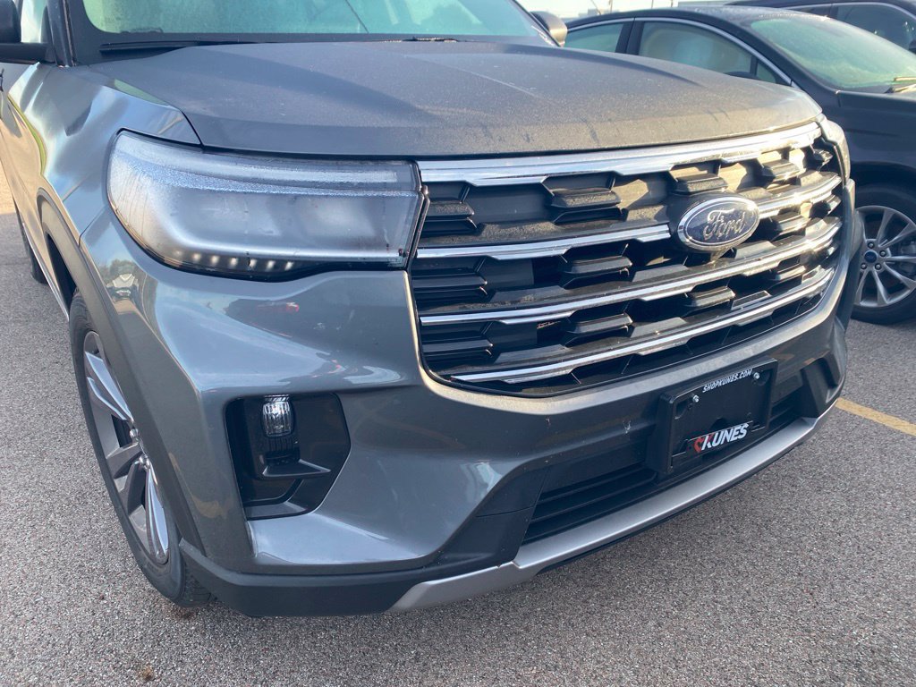 Used 2025 Ford Explorer Active w/ Active Comfort Package AWD/4WD image 3