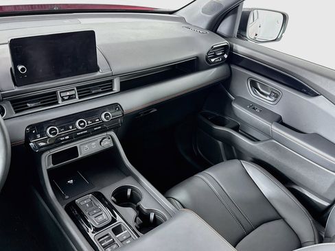Certified 2025 Honda Pilot TrailSport image 23