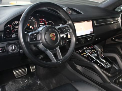 Used 2021 Porsche Cayenne GTS w/ Premium Package image 4