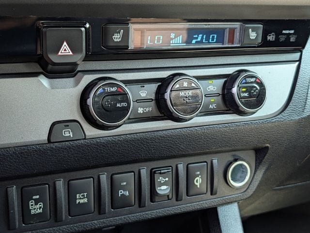 Used 2016 Toyota Tacoma TRD Sport w/ Premium & Technology Package RWD image 17