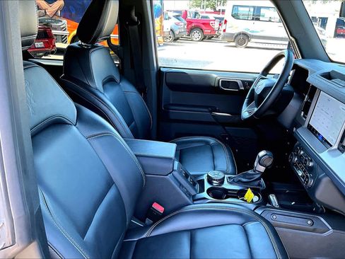 Used 2025 Ford Bronco Outer Banks AWD/4WD image 11