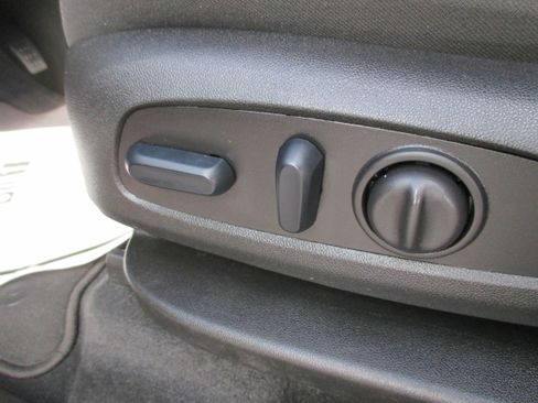 Used 2023 Chevrolet Traverse LT image 16