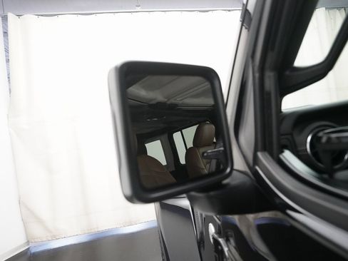 Used 2021 Jeep Wrangler Unlimited Sahara image 24