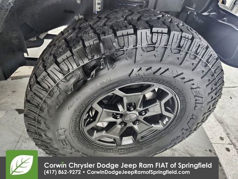 Used 2023 Jeep Gladiator Willys image 34