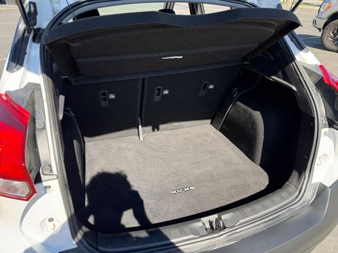 Used 2018 Nissan Kicks SV image 21