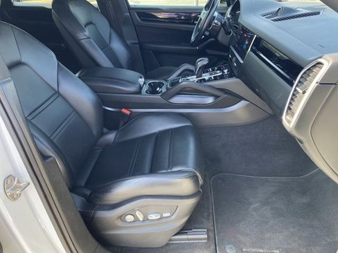 Used 2021 Porsche Cayenne Coupe w/ Premium Package image 29
