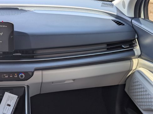 New 2026 Kia Carnival EX image 15