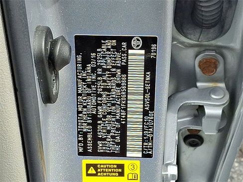 Used 2016 Toyota Camry image 30