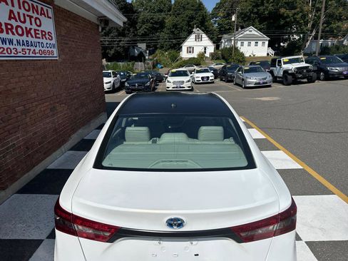 Used 2018 Toyota Avalon XLE Premium image 10