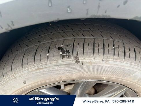 Used 2024 Volkswagen Tiguan SE w/ Panoramic Sunroof Package AWD/4WD image 8