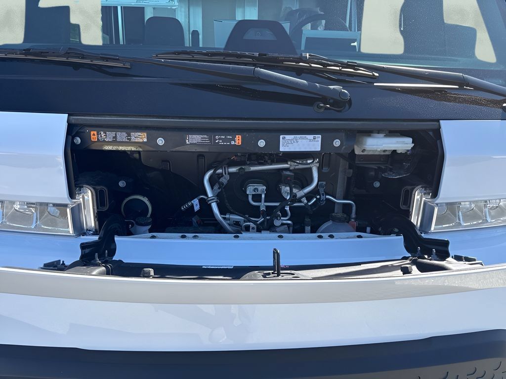 Used 2024 Chevrolet Brightdrop 400 w/ Commercial Equipment Package AWD/4WD image 20
