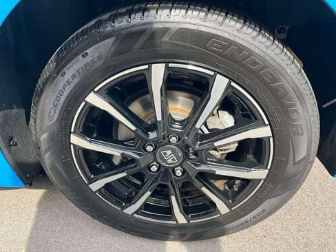 Used 2020 Toyota Corolla SE w/ SE Preferred Package FWD image 11