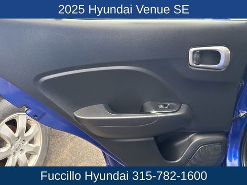 Certified 2025 Hyundai Venue SE image 24