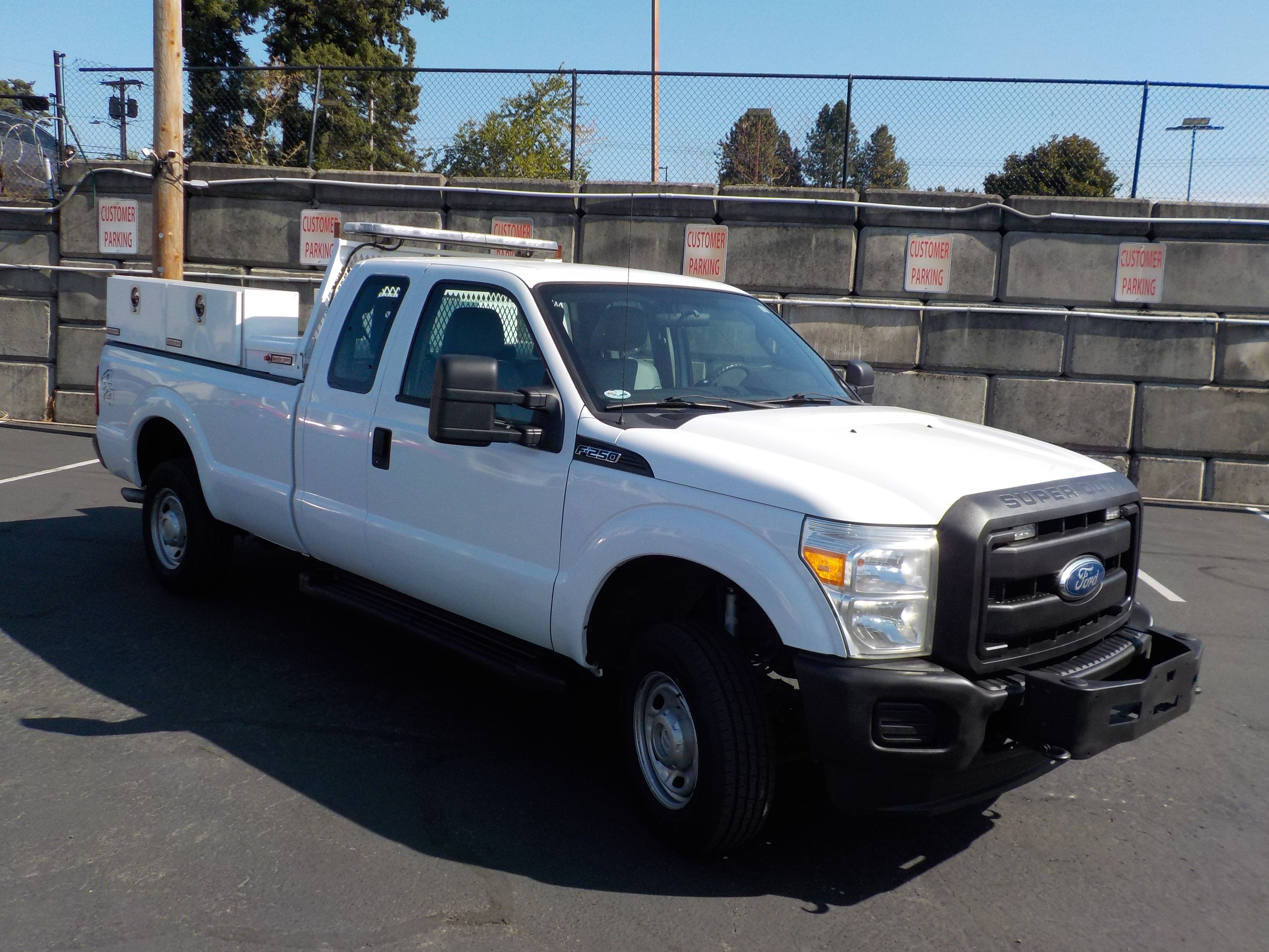 Used 2012 Ford F250 XL w/ Camper Pkg AWD/4WD image 3
