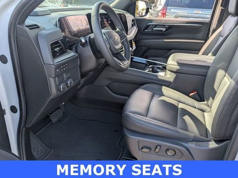 Used 2026 Chevrolet Suburban LT image 7