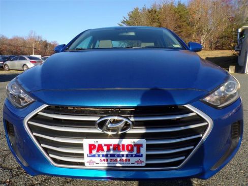 Used 2017 Hyundai Elantra SE image 2