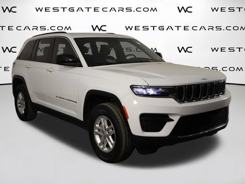 Used 2025 Jeep Grand Cherokee Laredo w/ Luxury Tech Group I AWD/4WD image 40