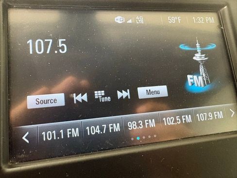 Used 2018 Chevrolet Equinox LS image 27