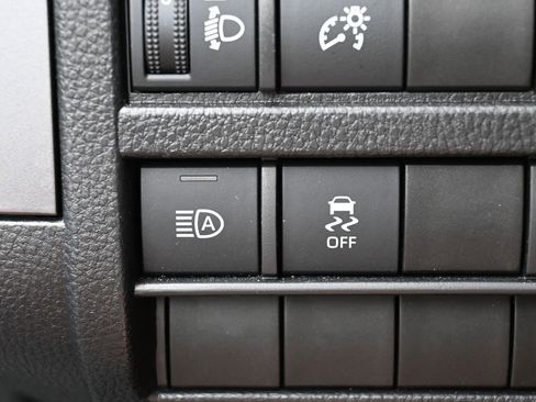 Certified 2025 Toyota Tacoma SR5 AWD/4WD image 15