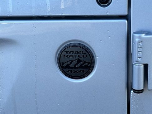 New 2023 Jeep Gladiator Willys image 17