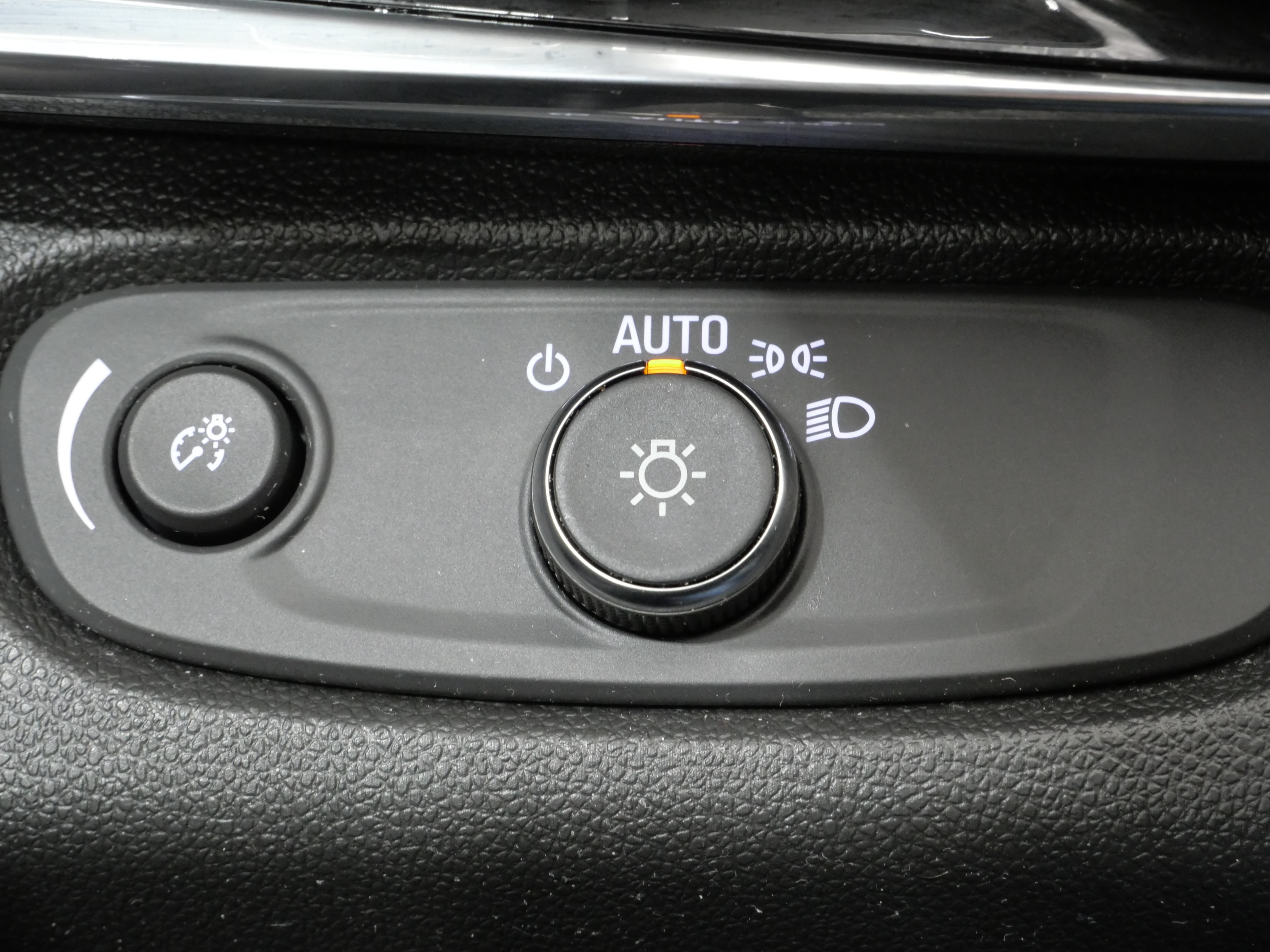 Used 2024 Buick Envista Sport Touring w/ Convenience I Package FWD image 11