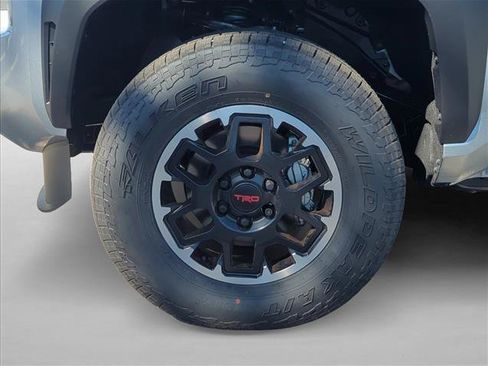Certified 2025 Toyota Tacoma TRD Off-Road AWD/4WD image 9