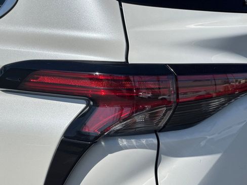 Used 2021 Toyota Sienna XLE w/ XLE Plus Package image 37