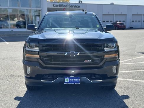 Used 2018 Chevrolet Silverado 1500 LT w/ LT Convenience Package image 9