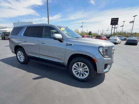 Used 2023 GMC Yukon SLT w/ SLT Luxury Package AWD/4WD image 2