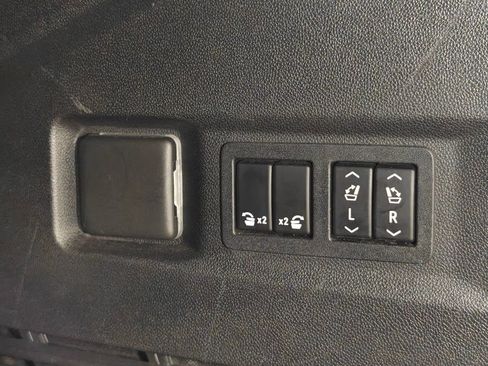 Used 2021 Chevrolet Tahoe LT w/ LT Signature Package image 40