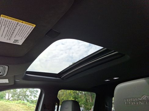 Used 2019 Chevrolet Silverado 1500 High Country w/ High Country Premium Package image 15