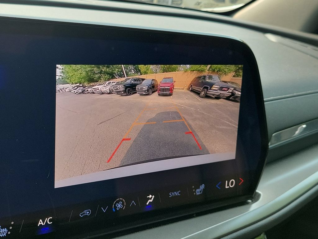 Used 2026 Chevrolet Traverse LT FWD image 33