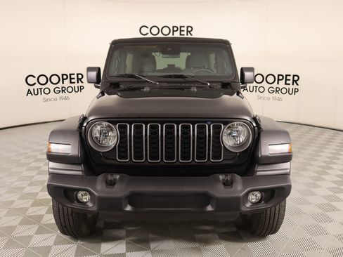 Used 2025 Jeep Wrangler Unlimited Sport AWD/4WD image 9