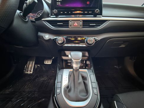 Used 2024 Kia Forte GT-Line image 11