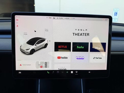Used 2020 Tesla Model Y Long Range image 19