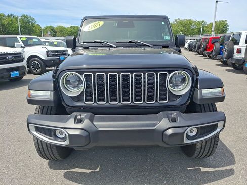 Used 2025 Jeep Wrangler Unlimited Sahara w/ Safety Group AWD/4WD image 2