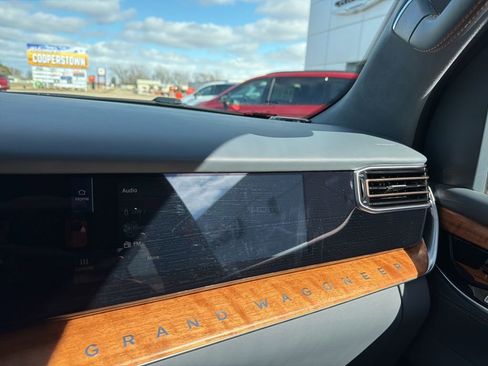 Used 2023 Jeep Grand Wagoneer Series III image 35