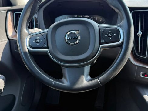 Used 2021 Volvo XC60 T5 Momentum w/ Premium Package AWD/4WD image 18