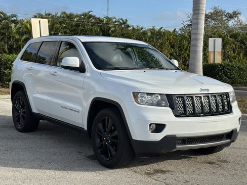 Used 2013 Jeep Grand Cherokee Altitude image 4