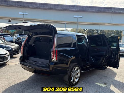 Used 2019 Cadillac Escalade Luxury AWD/4WD image 28